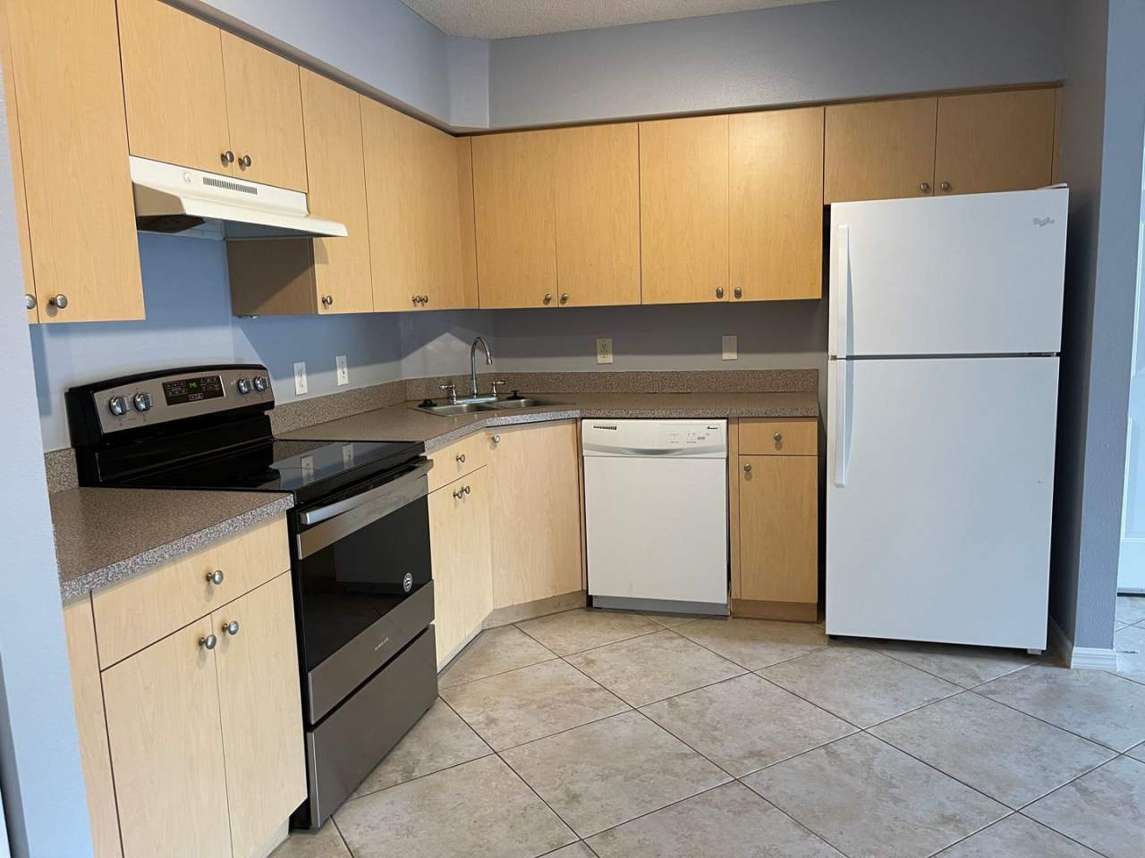 ANNUAL RENTAL - SANCTUARY-IMPERIAL RIVER 1 BED/1 BATH