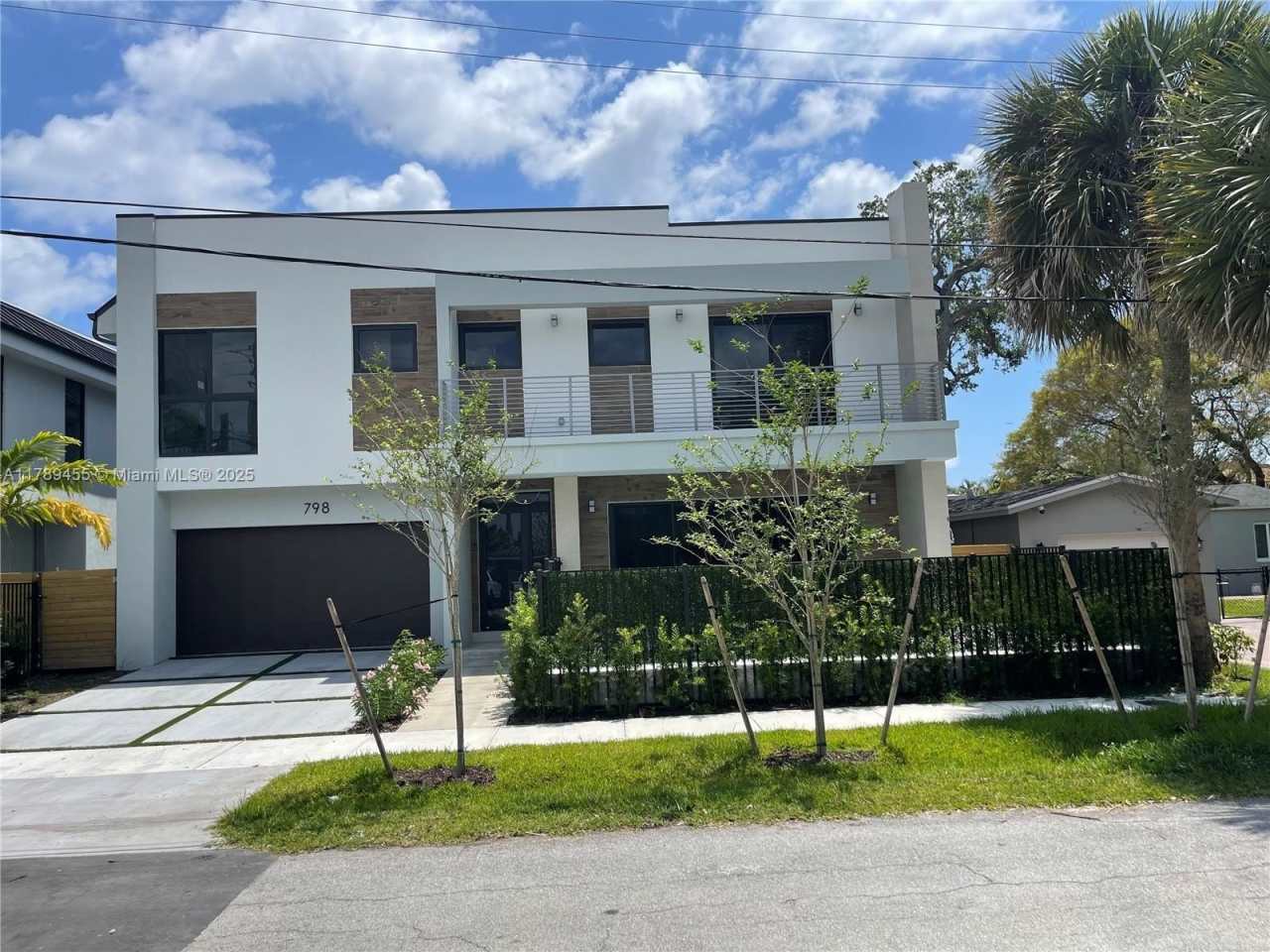 798 SW 8th Way