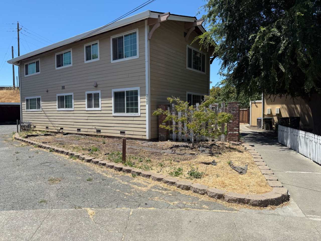 2225 Hillsborough Ct