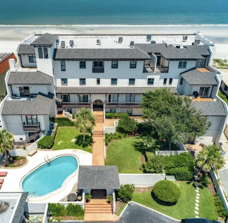 2415 Costa Verde Boulevard