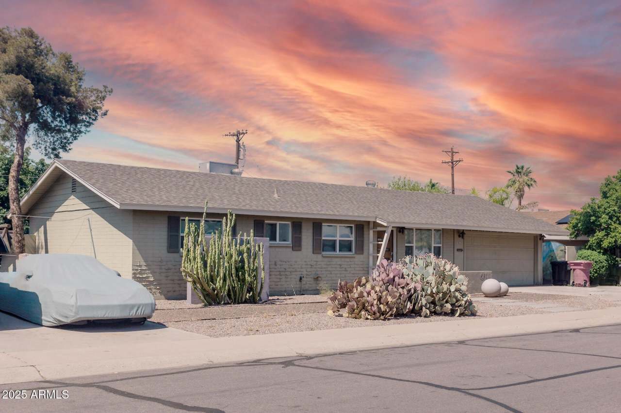 6744 E VERNON Avenue