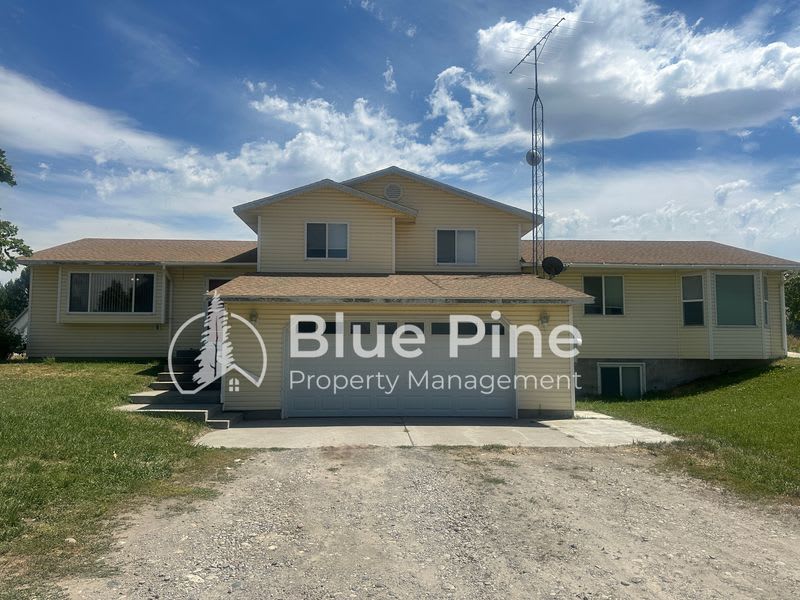 1077 East 1300 North