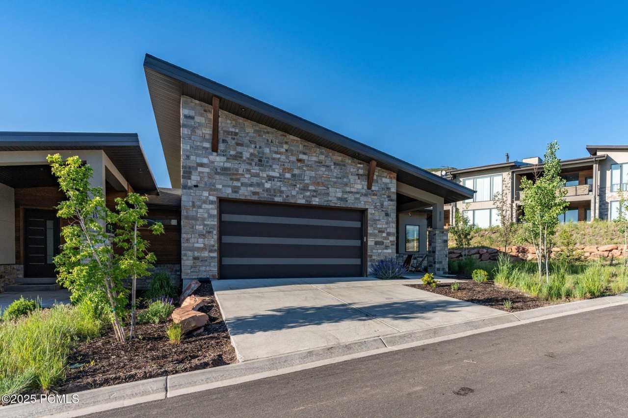 11422 N Vantage Lane