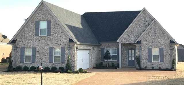 4 BR/2 BA in Cherry Tree Park S/D in Southaven in Desoto Central School District!
