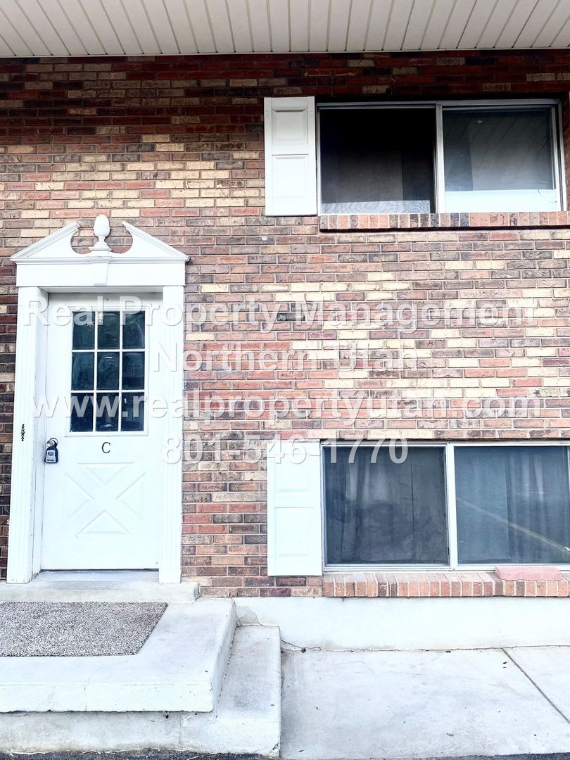 3 Bedroom 1.5 Bath Townhome Available in Clearfield