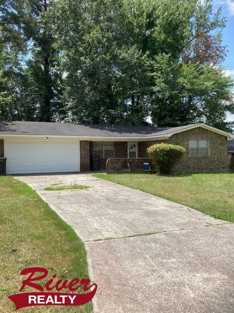 3 Bedroom 2 Bath House with Double Garage Available Now!