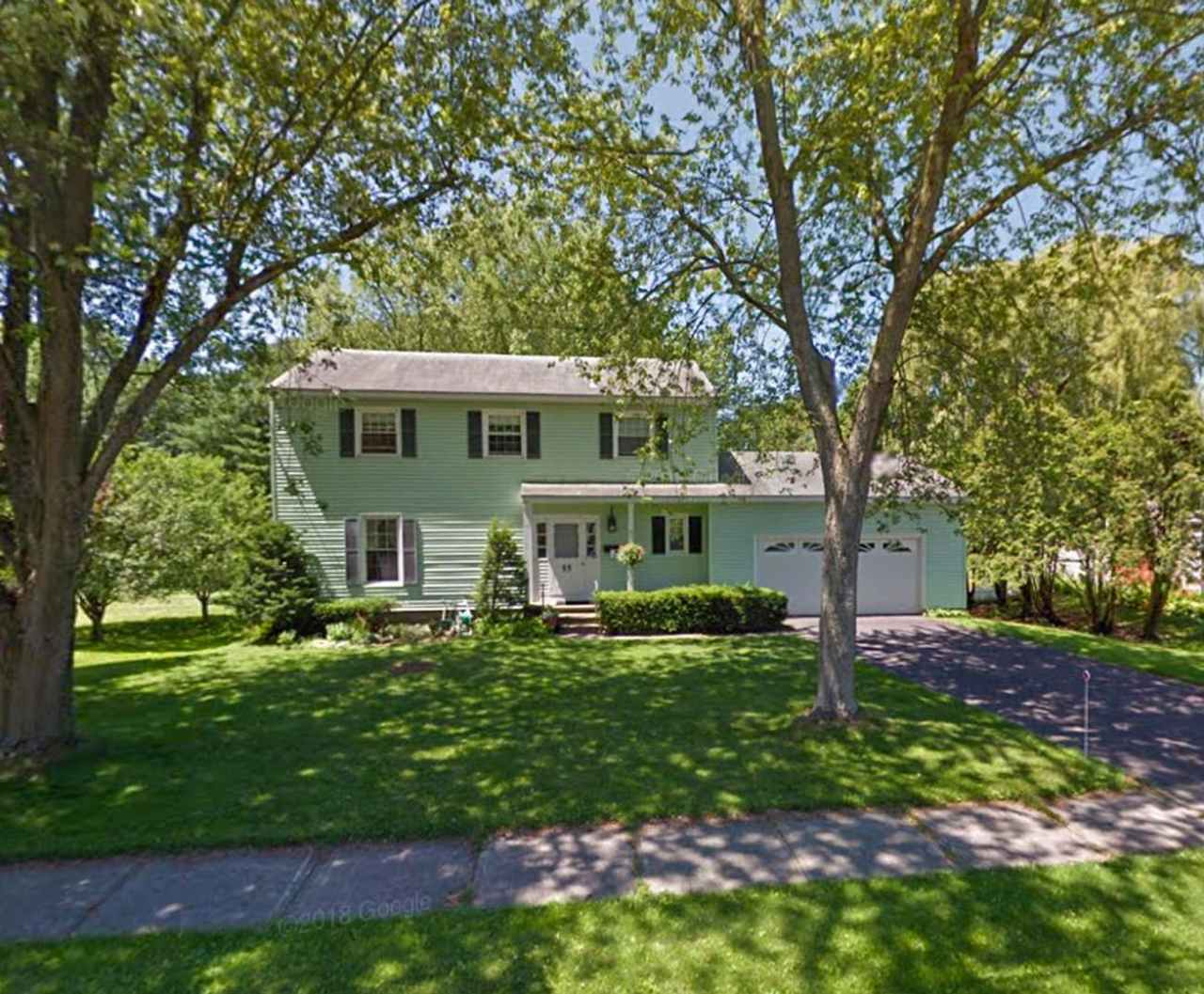 6-Bedroom, 2-Bath Single-Family Home – Prime UVM Location