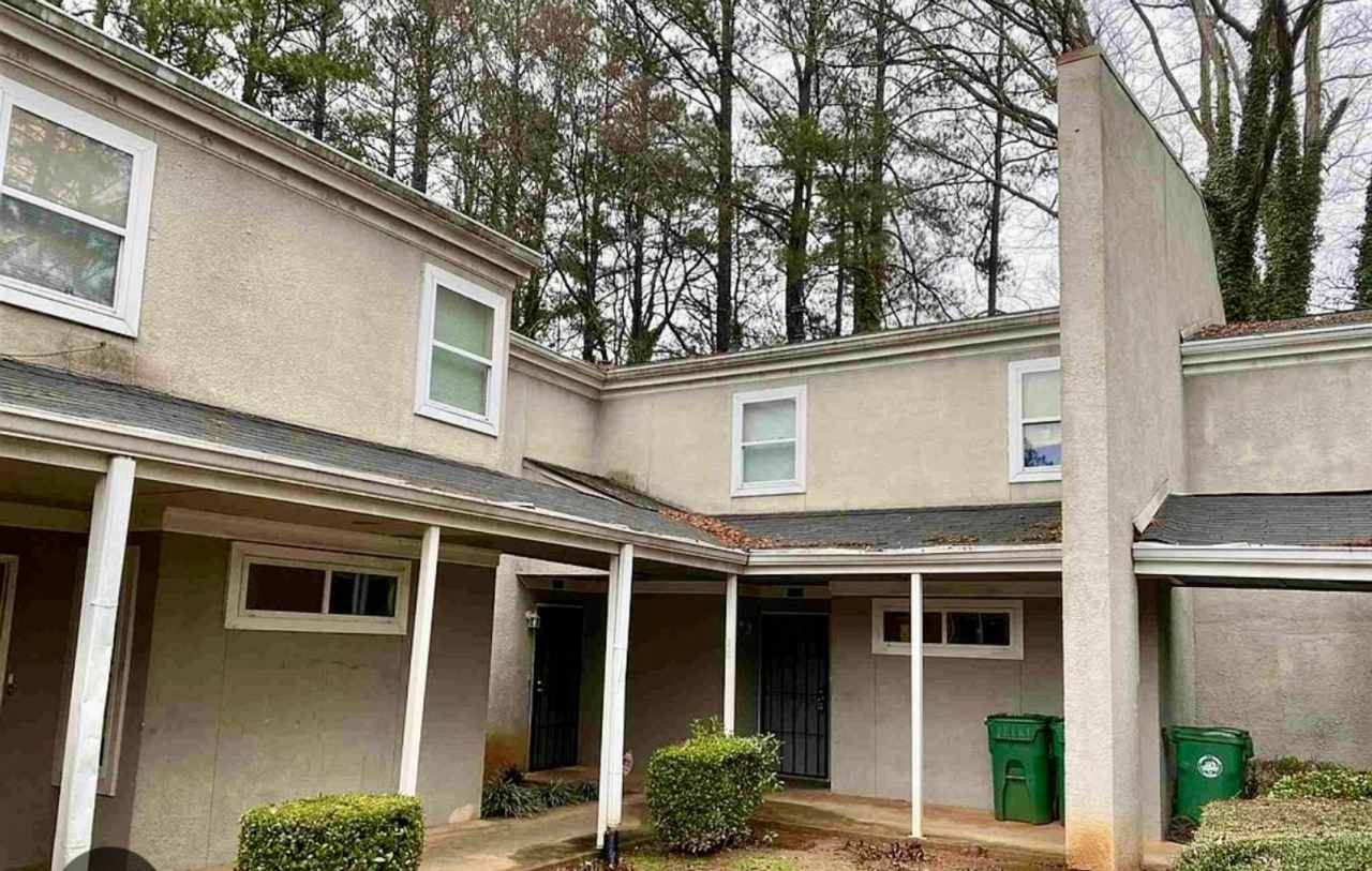 Freshly renovated 3 bedroom condo in Decatur