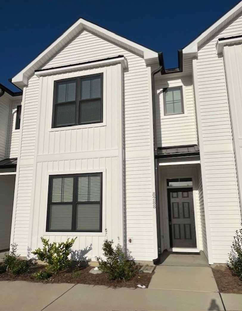 Stunning townhouse located in the heart of Winnabow!