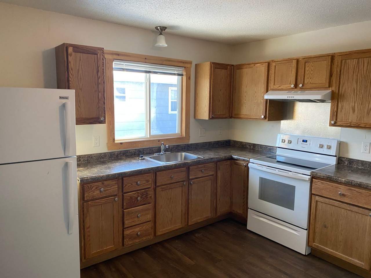 3 Bedroom 2 Bathroom Duplex in Quiet Neighborhood!!