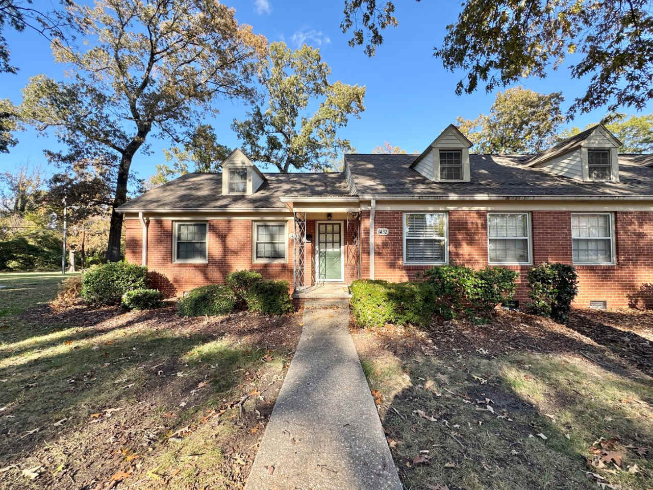 2 BR convenient to Grimsley HS and Midtown