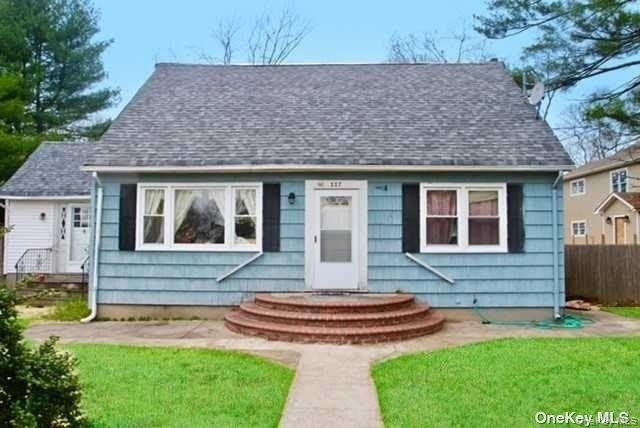 117 Blydenburg Avenue