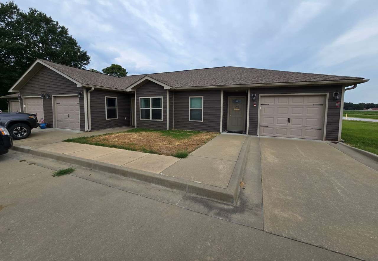 2/2 With Garage Next to Unity in Newport