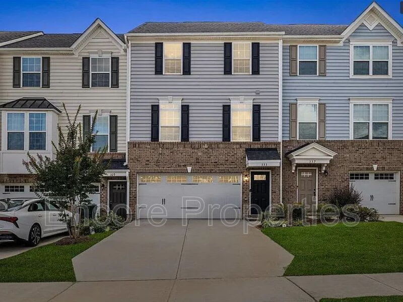 333 Amber Acorn Avenue