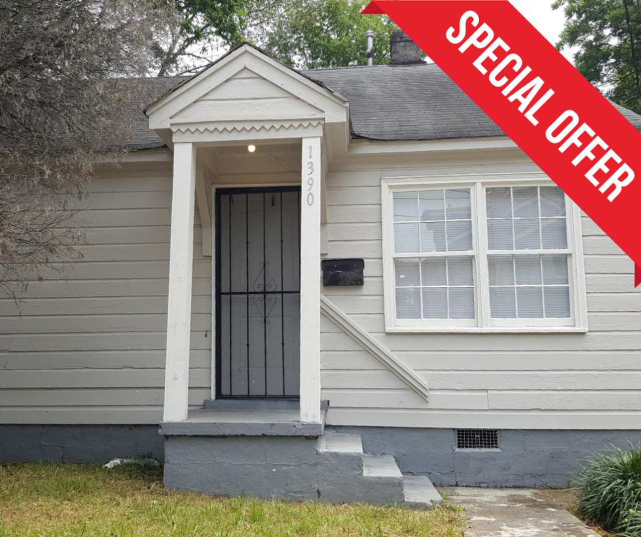 Welcome to 1390 Grand St!