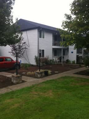 (858) Foxfire - Updated 2 Bedroom / 1 Bathroom - Upstairs