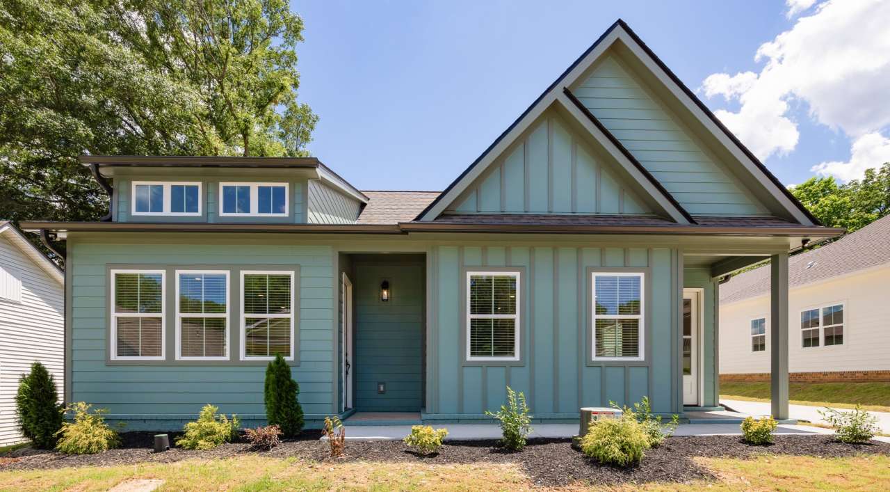 136 McCowat Street apt B