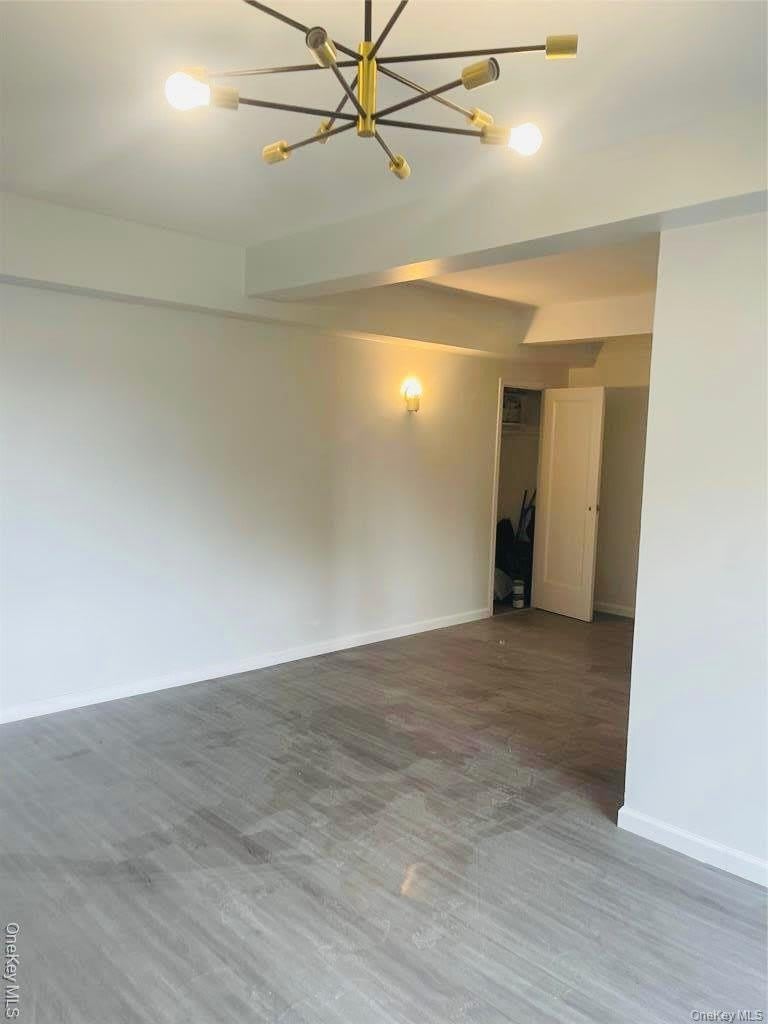 5 Metropolitan Oval unit: 4H