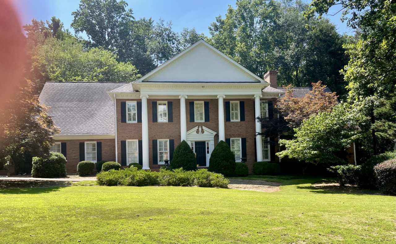 1640 Lazy River Lane
