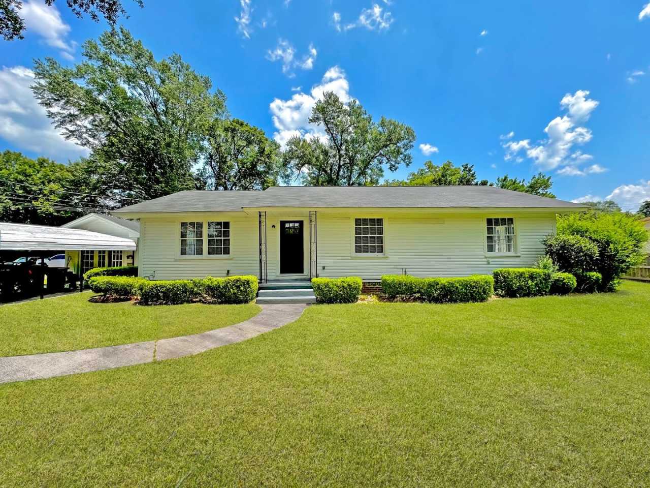 Available Now! 3/2 House for Rent!