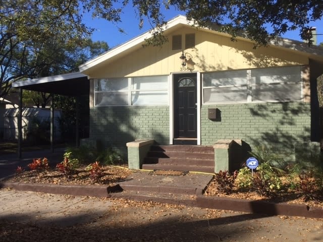 3/2 Historic North Hyde Park Bungalow