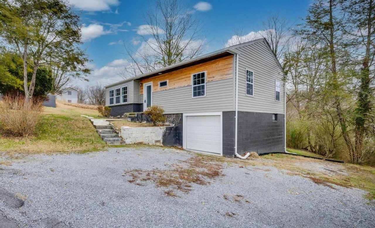 Newly renovated 3 bed and 1 bath house in kingsport