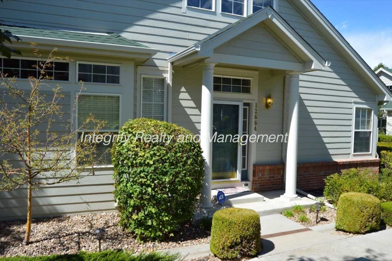 3 Bed/3.5 Bath, 2196 Sqft, Fin Bsmt - 12664 E Harvard Cir