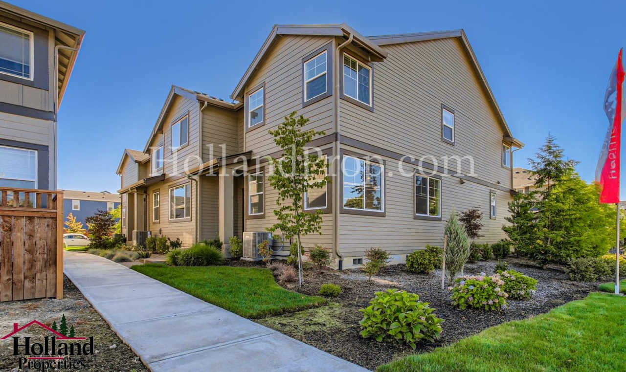 Best price ever!!! Stylish 4-Bedroom Home with Serene Green Space Views in the Heart of Beaverton