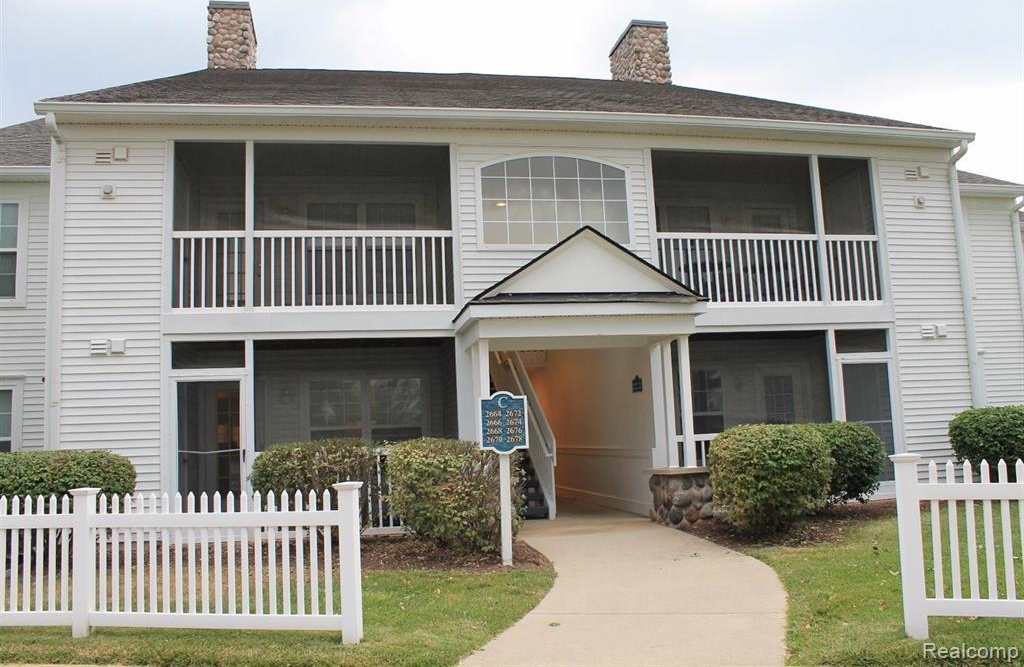 2664 South Knightsbridge Circle