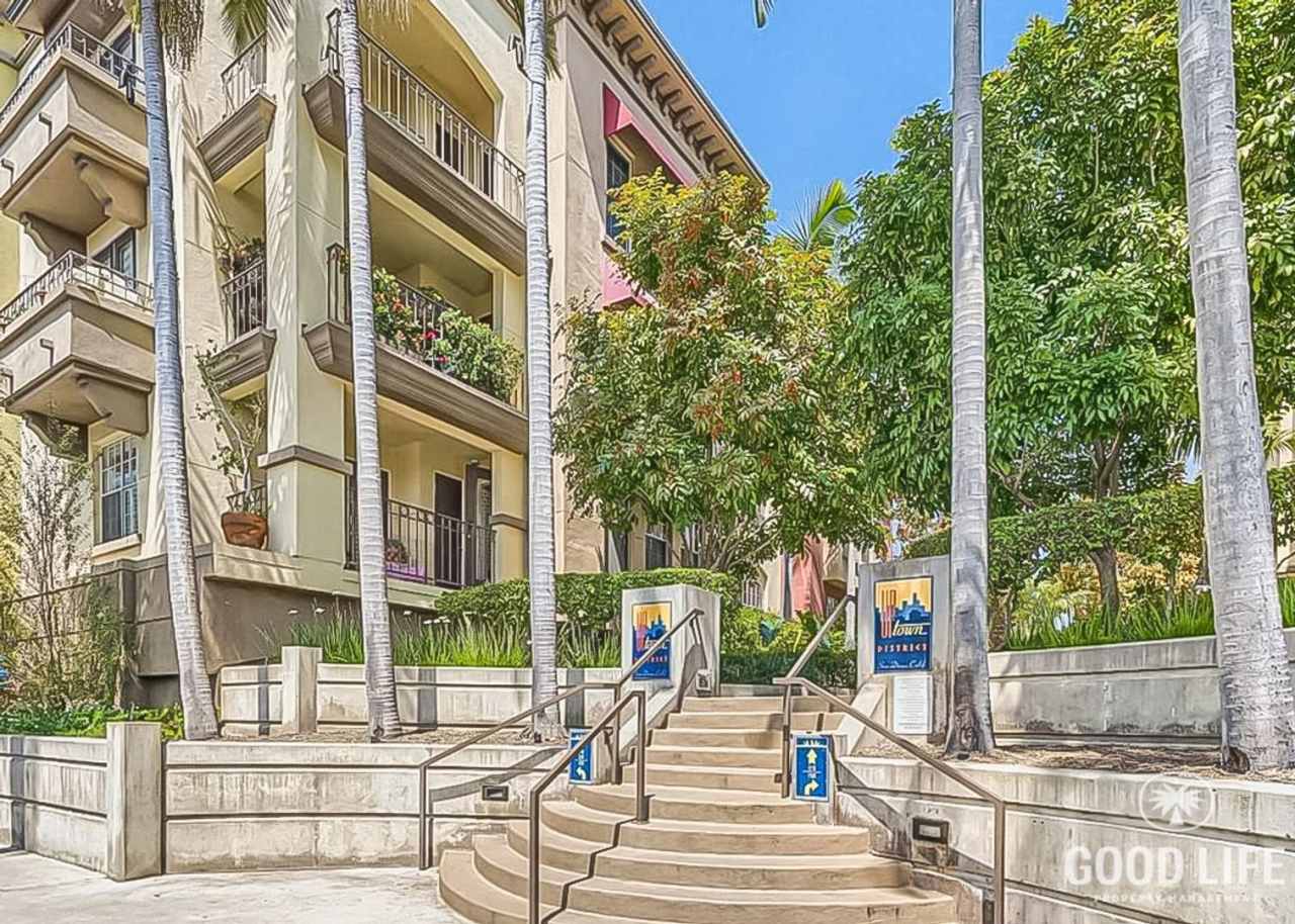 Charming 2BD/2BA Condo in Hillcrest W/ W/D, A/C, Reserved Parking, Community Pool, Spa,  Gym!