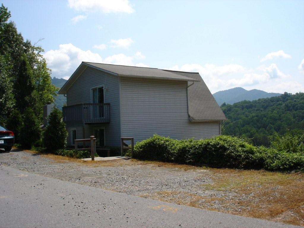 $1,300- 1 Bedroom, 1 Bathroom Cozy Unfurnished All-Inclusive Apartment with Bonus Room Very Convenient to Sylva or Cullowhee