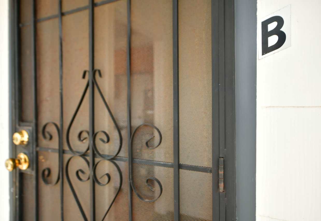 1p705 - 2721 CA Street