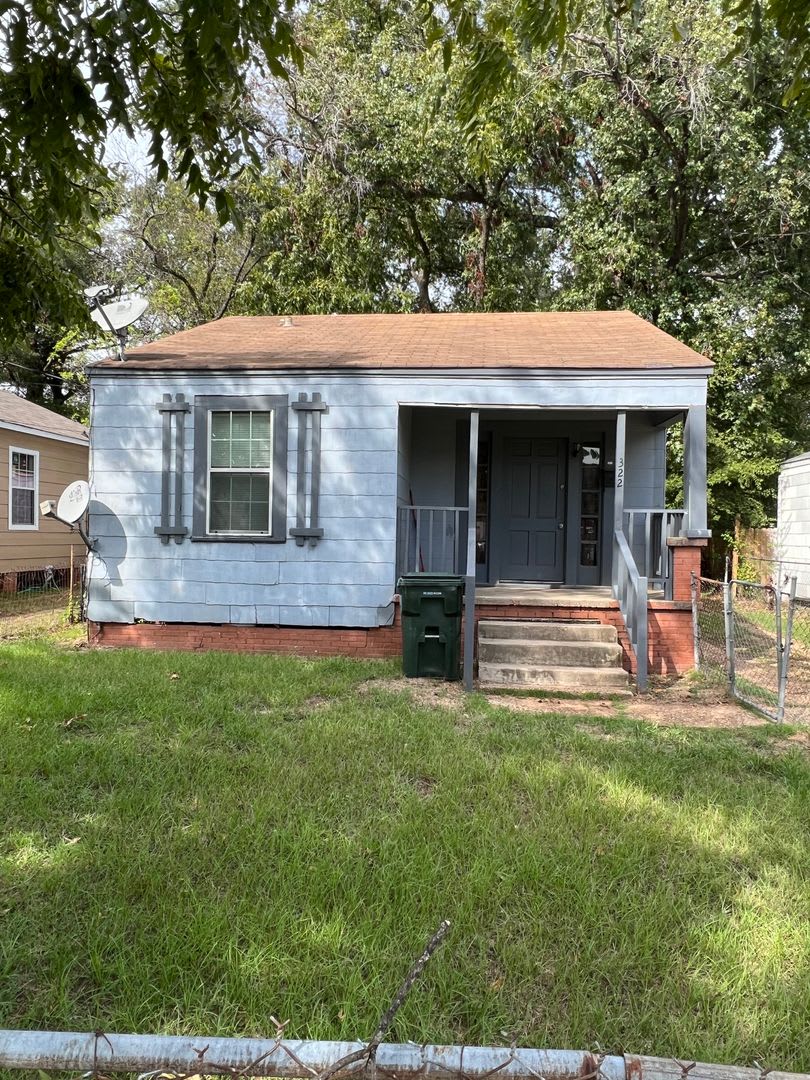 Clean 3bed, 1 bath ready to go!