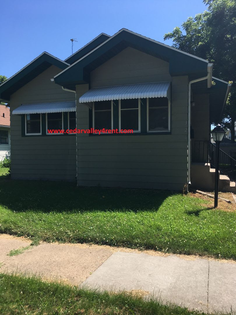 3 Bedroom, 2 Full Bath Single Family Home with Single Stall Detached Garage 326 Cutler St Waterloo