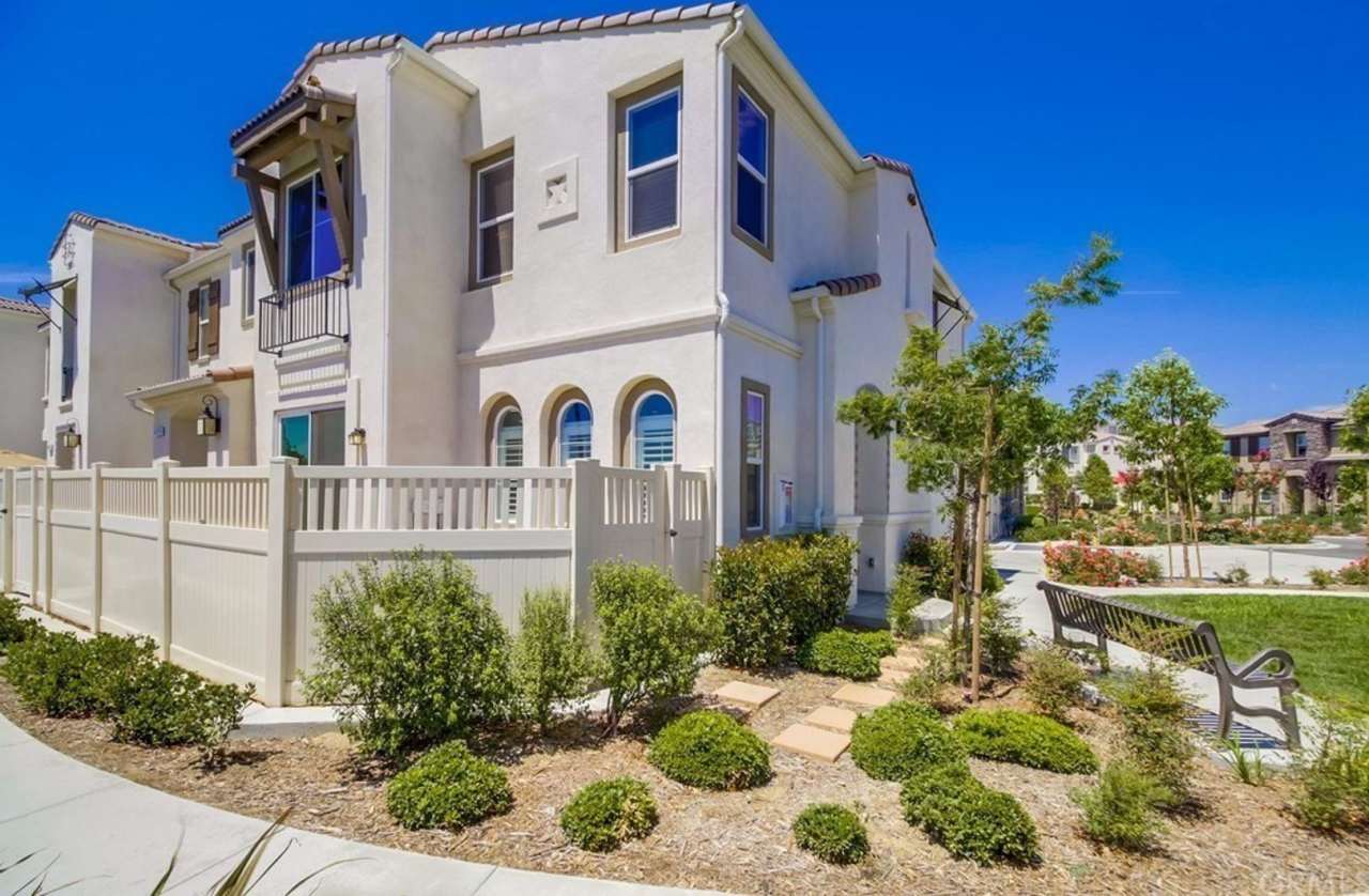 Beautiful, Like New, End Unit Condo in Resort Like Living Community off Temecula's South 79!