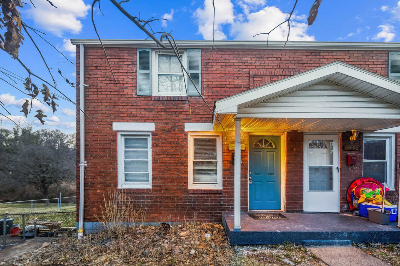 ** Stunning Newly Renovated 2-Bedroom Duplex for Rent!**