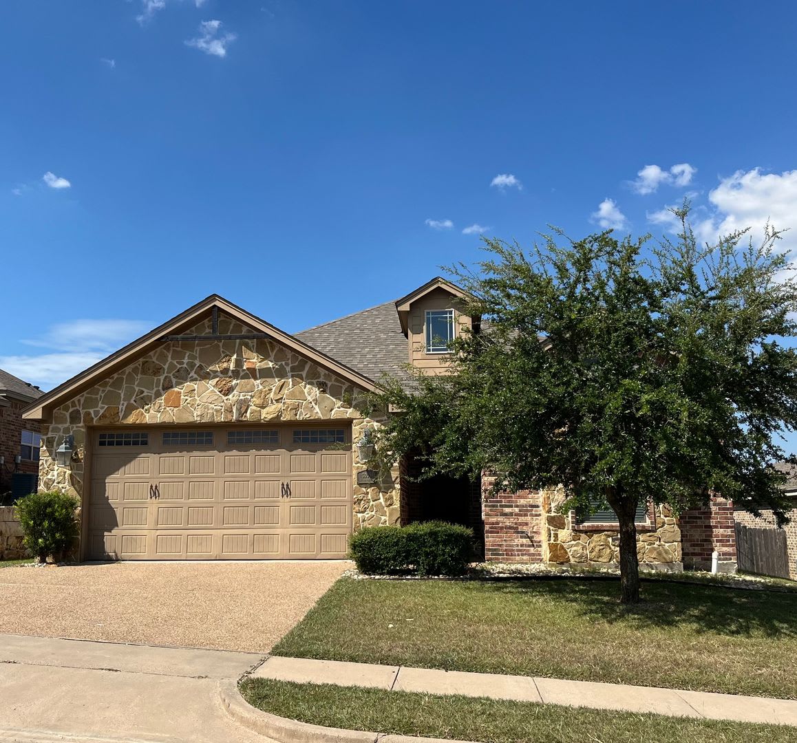 AVAILABLE NOW: 3 bedroom house