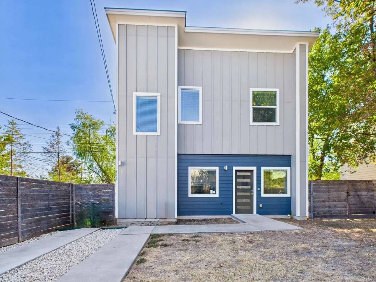 Charming Modern Farmhouse-Style 2-Bed Condo with Private Yard in Austin
