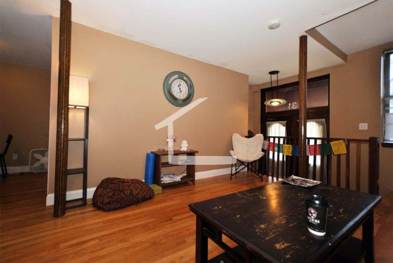 Beautiful 3 bed townhouse available for 9/1!