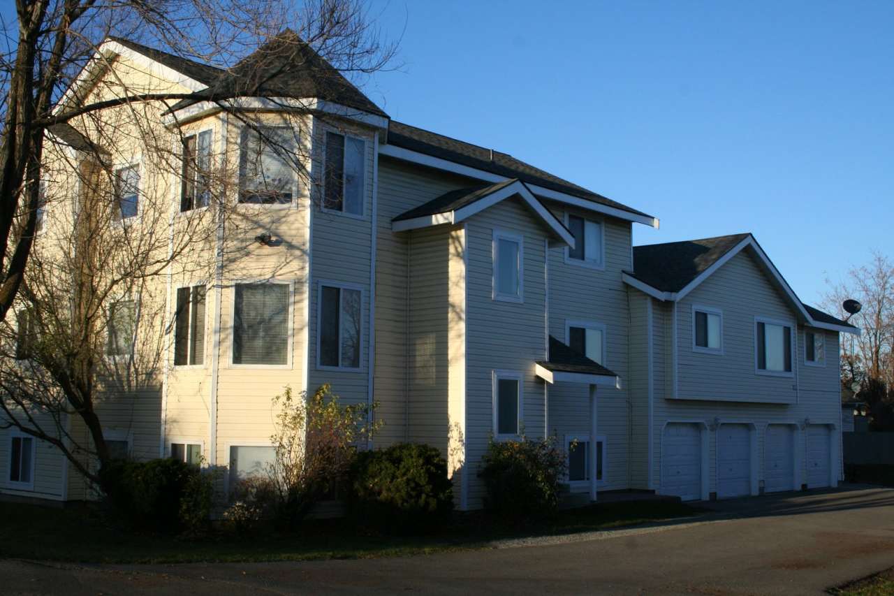 Cute remodeled unit!! A Must see!