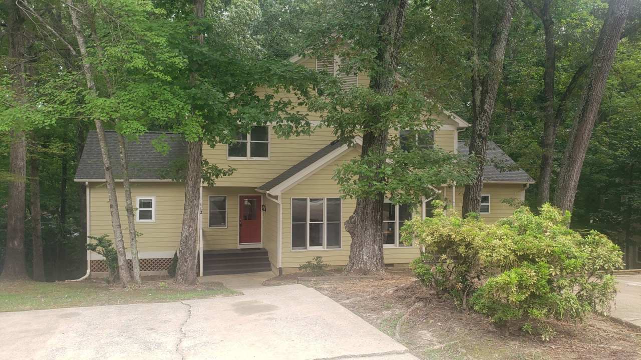 Delightful 3br 3ba Townhome in Chapel Hill! Available Now!