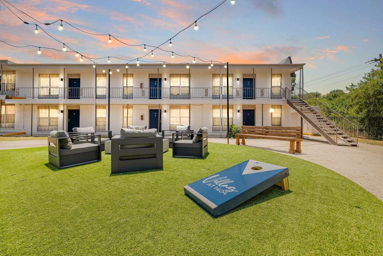 Villas at 1404 Apartments