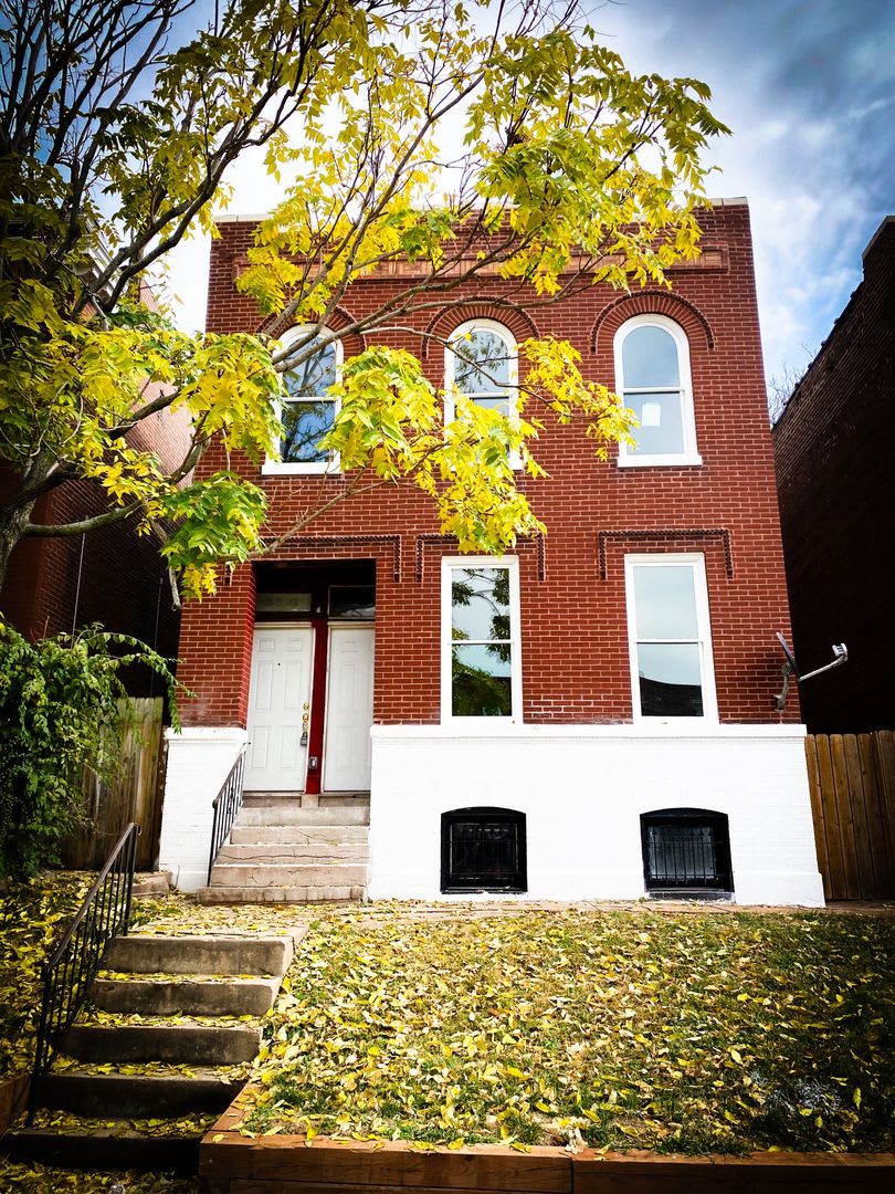ALL ELECTRIC 2 Bed/1 Bath Apartment NEWLY RENOVATED!!