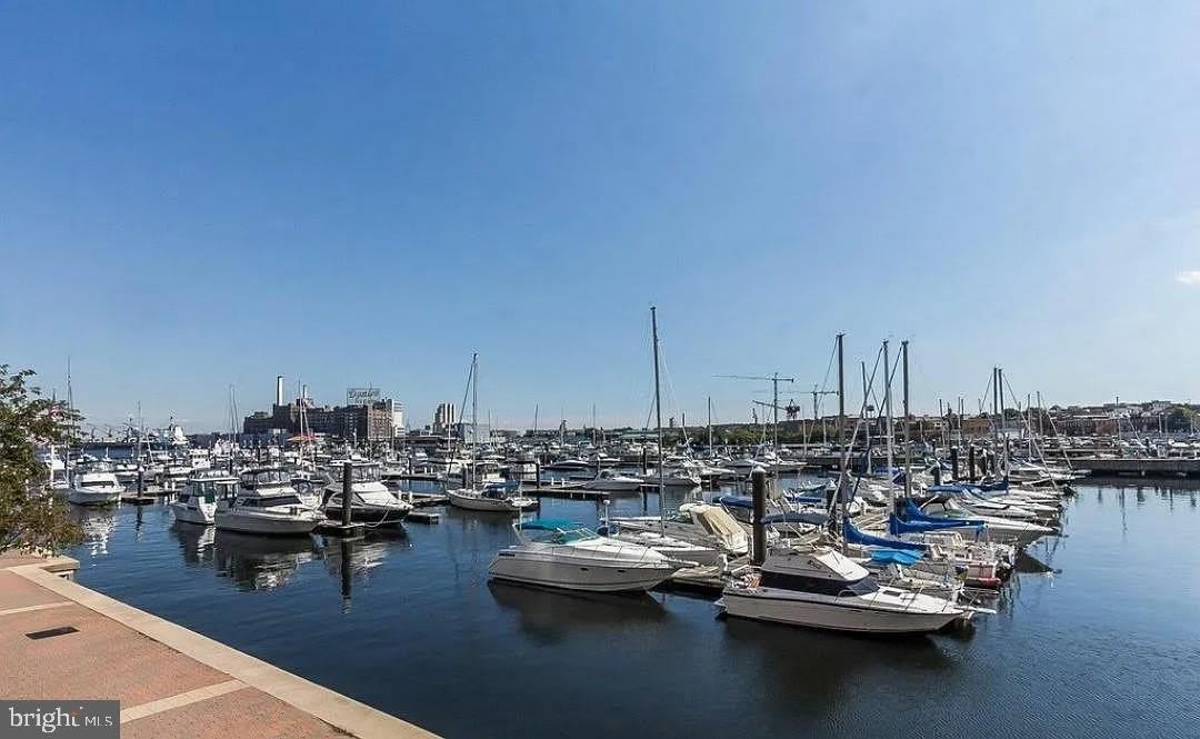 100 HARBORVIEW Drive unit: 906