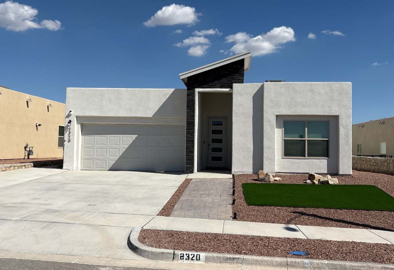 3 bedroom 2.5 bath home in West El Paso!