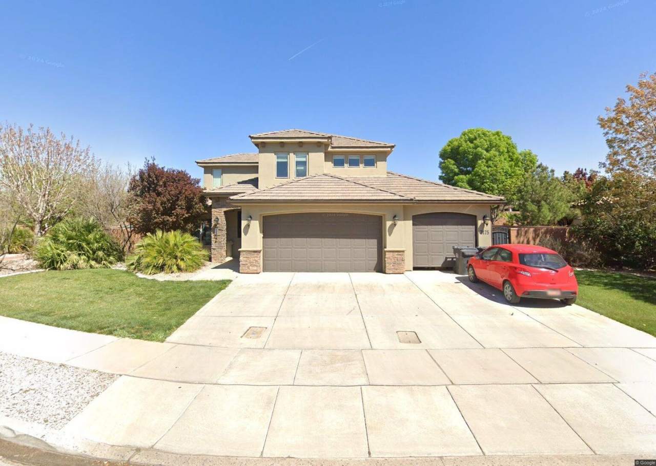 4 Bedroom in the Desired Area.