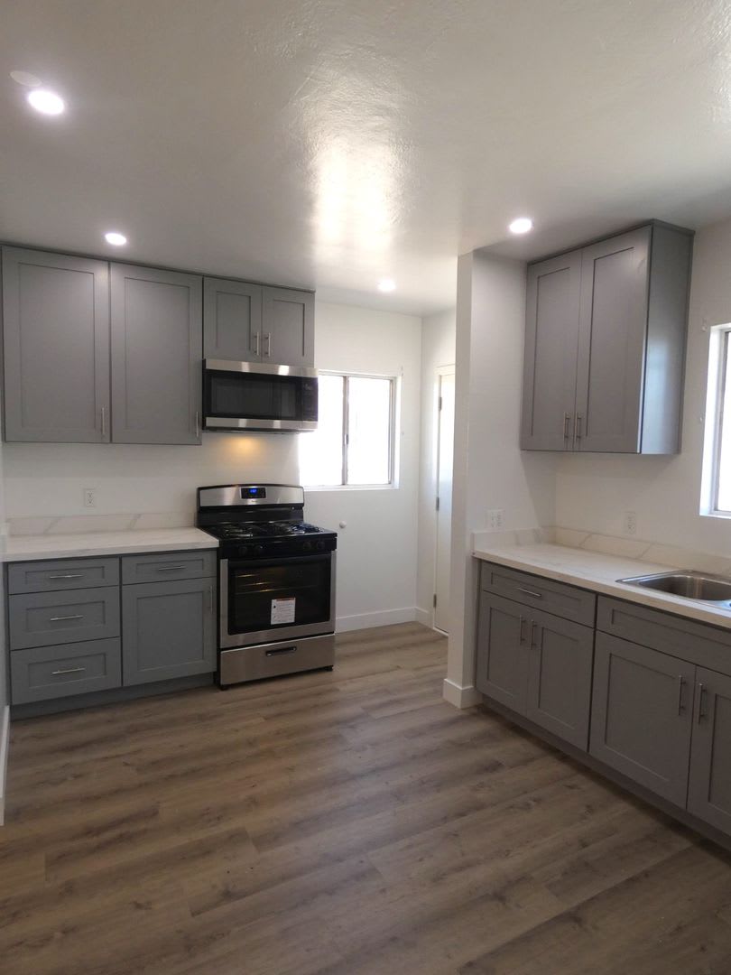 ***COMING SOON***$500 OFF 1ST MONTH*** SPACIOUS 3 BEDROOM 1 BATHROOM REMODELED HOME WITH GARAGE AND ADDITIONAL PARKING!!!!