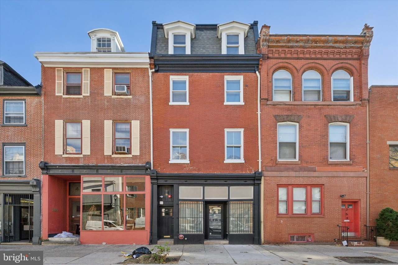 251 S 12TH ST