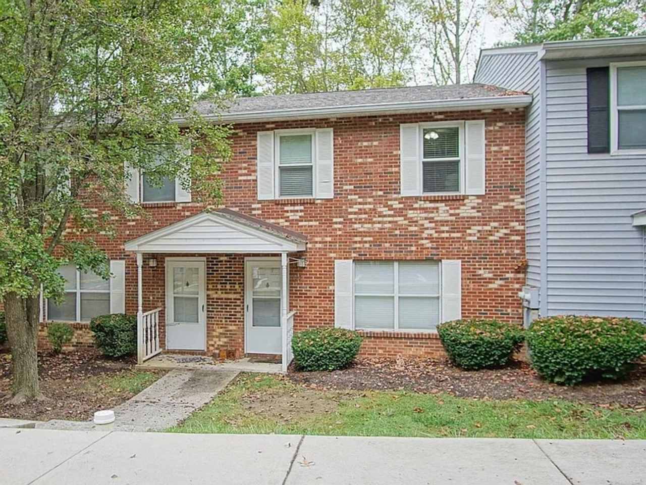 4 Bedroom, 2.5 Bath Townhouse