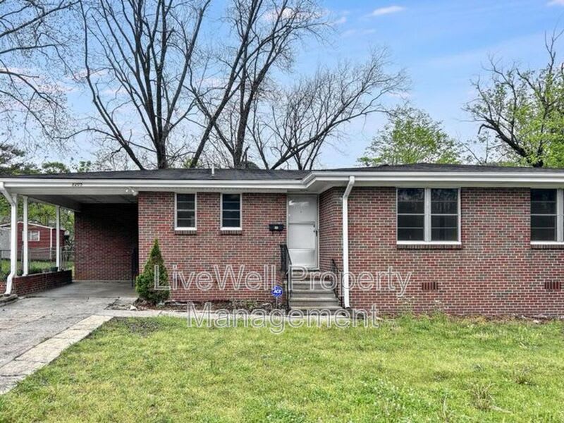 1205 Woodward Rd